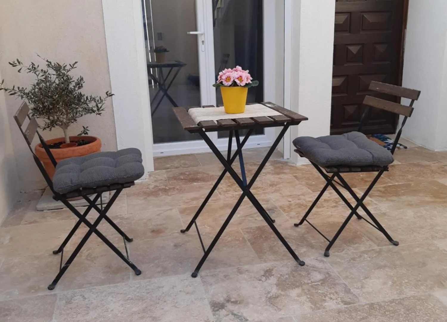 Apartment Le Gite D'Eglantine Eyguieres France