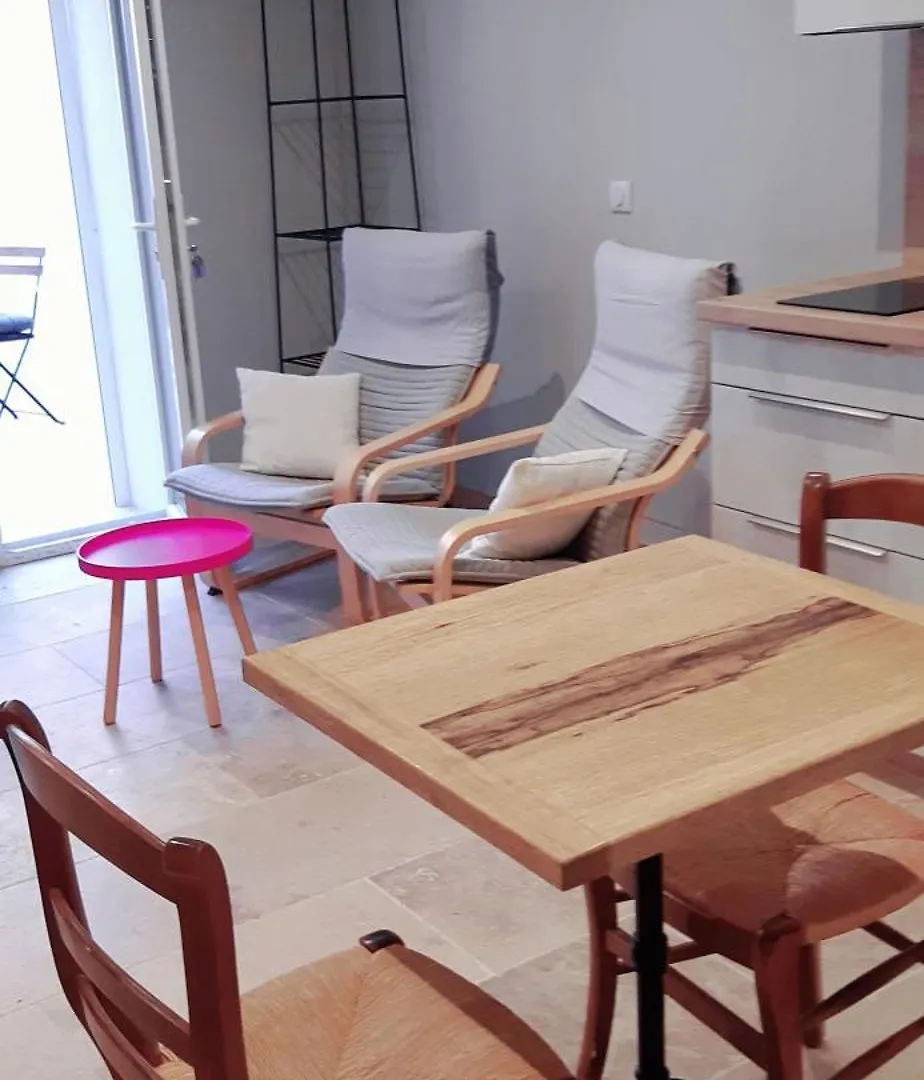 Apartment Le Gite D'Eglantine Eyguieres