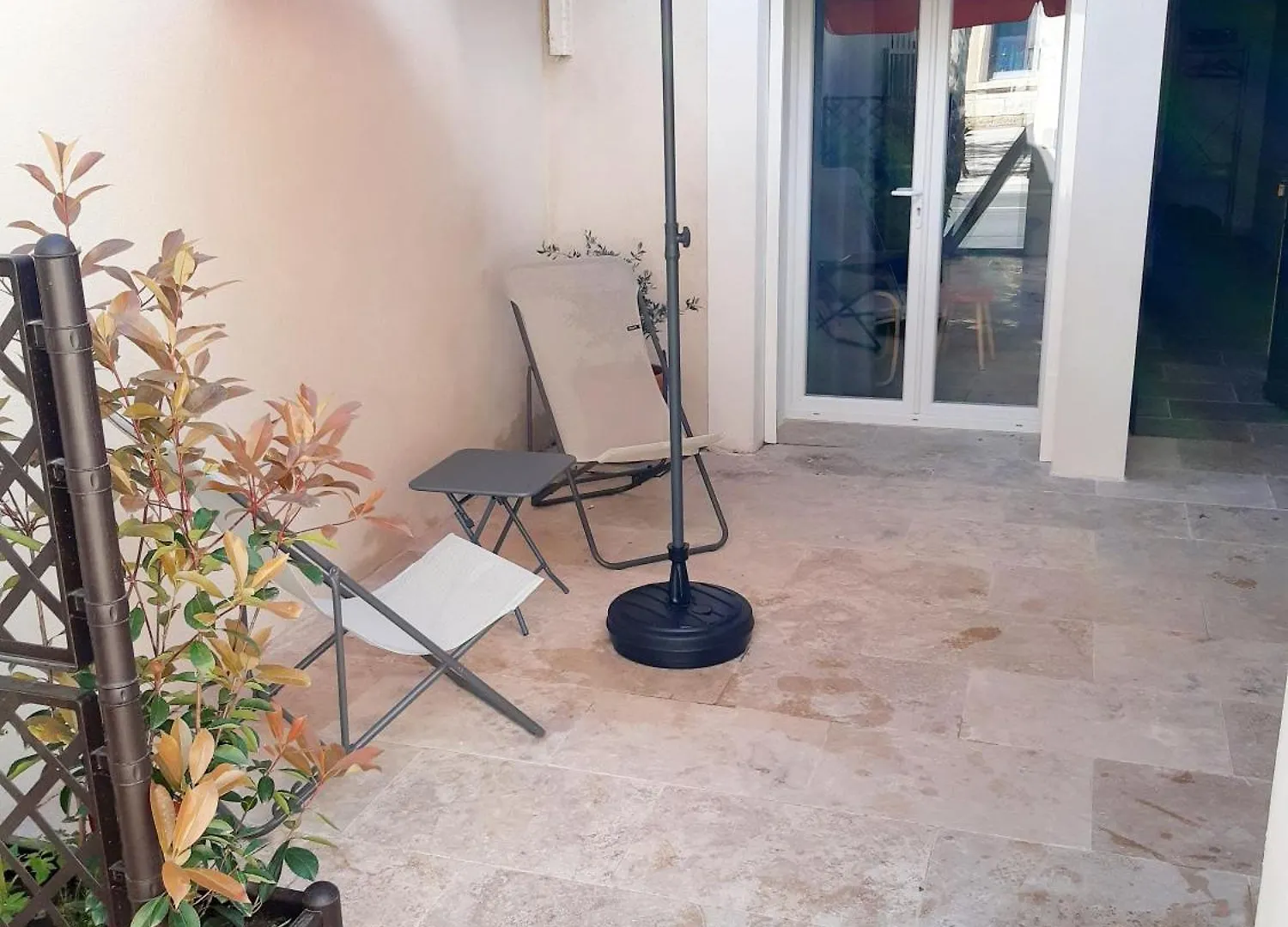 Le Gite D'Eglantine Eyguieres Apartment